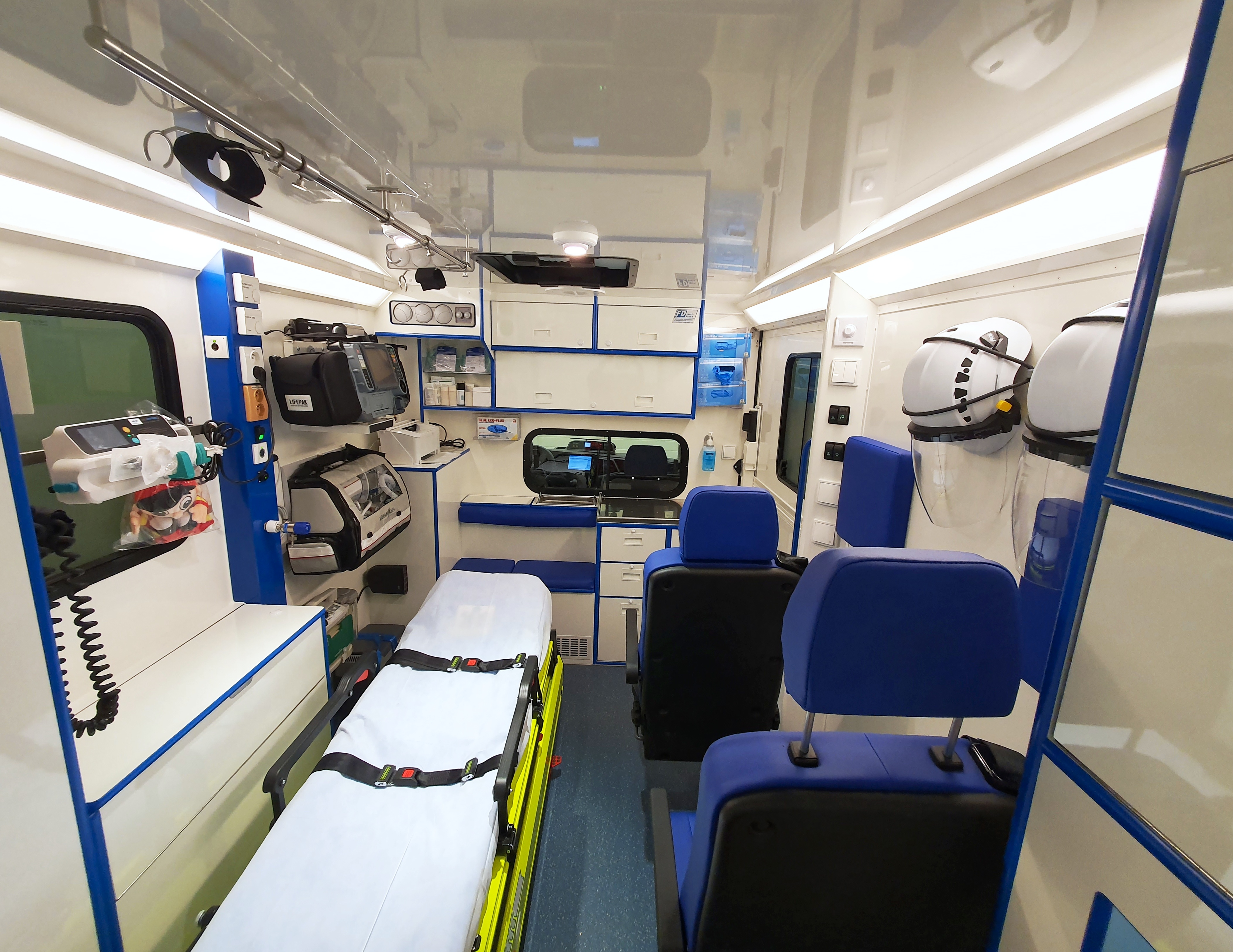 Sanitní vozidlo VW T6 - zdravotnická zástavba ZZS JčK